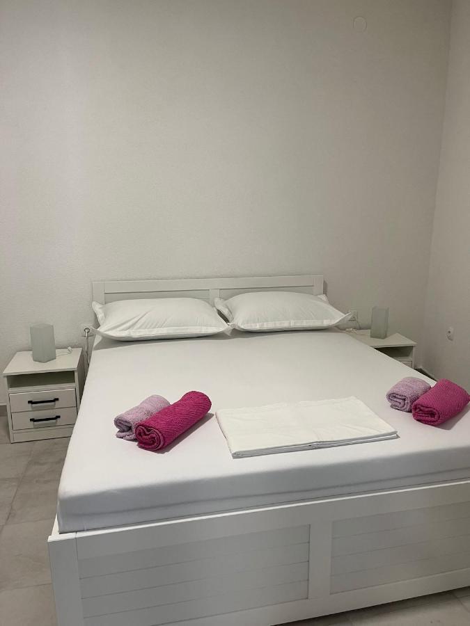 Deluxe Summer Breeze Apartment