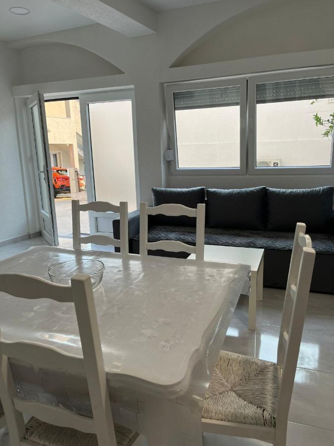 Deluxe Summer Breeze Apartment